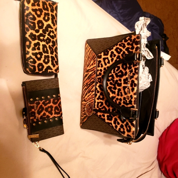 Micheal kors purse and two wallets - Picture 1 of 6